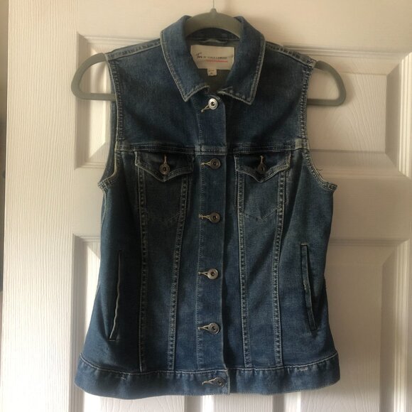 RUNS LARGE - See Measurements.  Two By Vince Camuto Denim Vest - Size XS - Picture 1 of 6